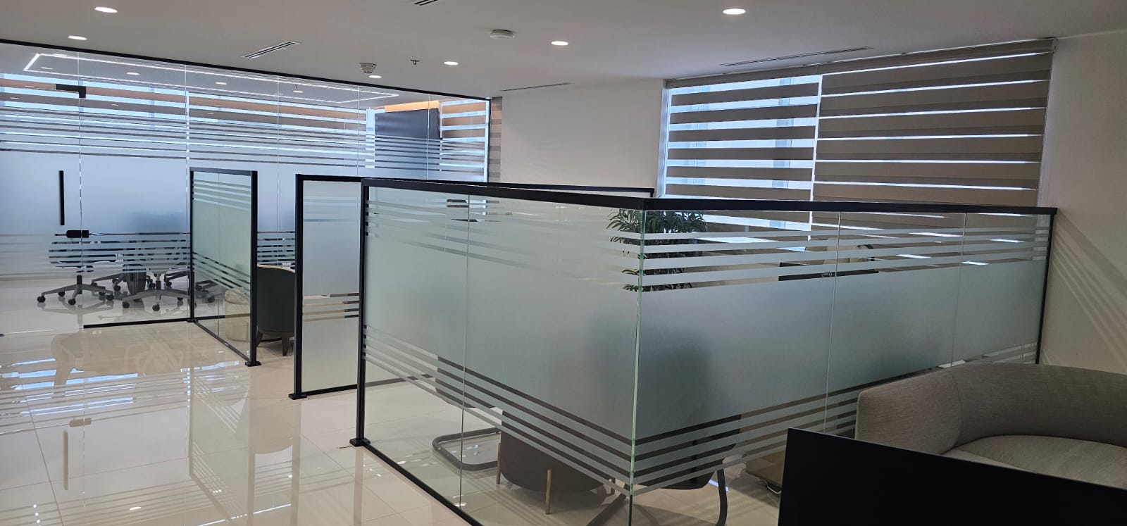 Glass Partition - Photo 6